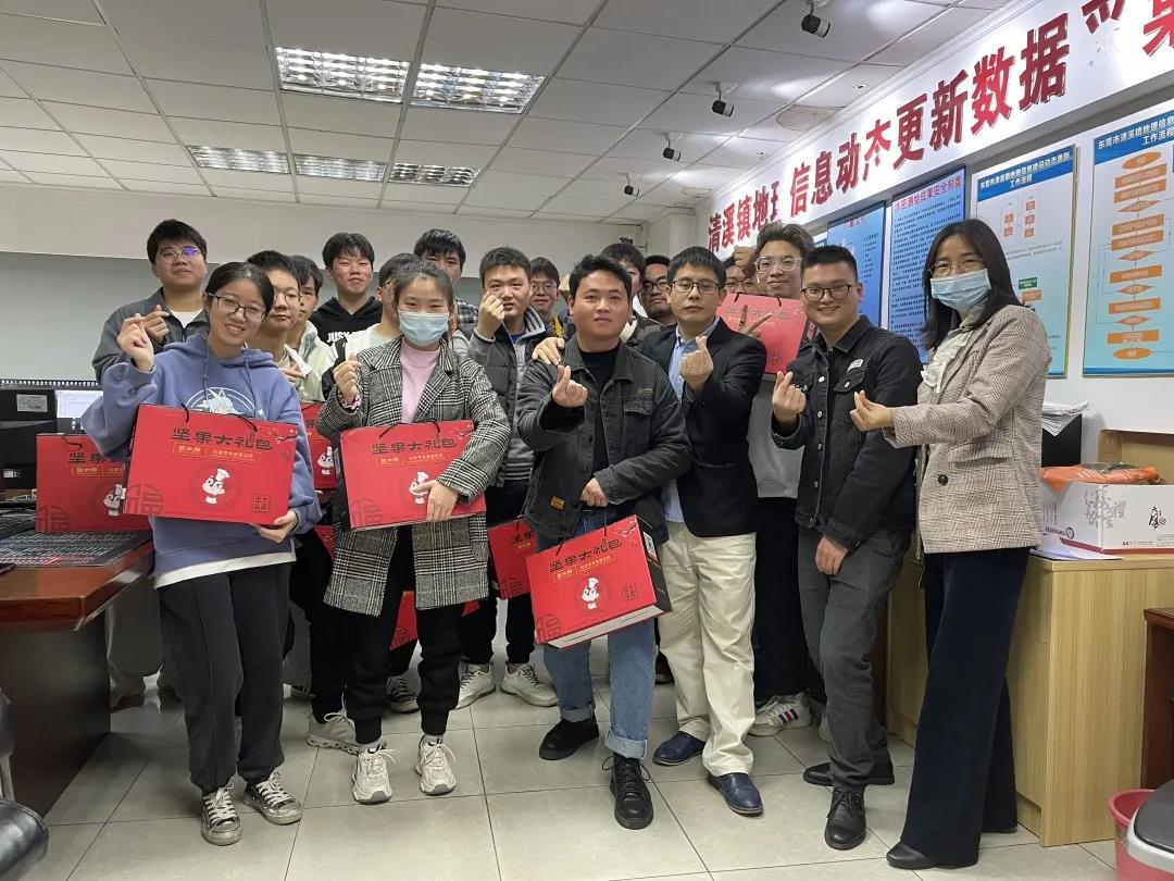 走访慰问，，，，，年货上门，，，，，js555888金沙老品牌集团多项行动确保项目部员工“就地”过好年！