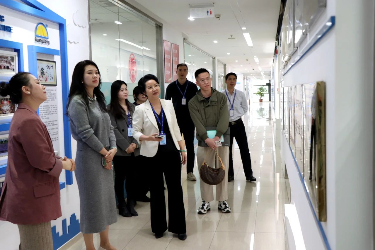 东莞市都会更新协会向导一行莅临js555888金沙老品牌集团旅行交流