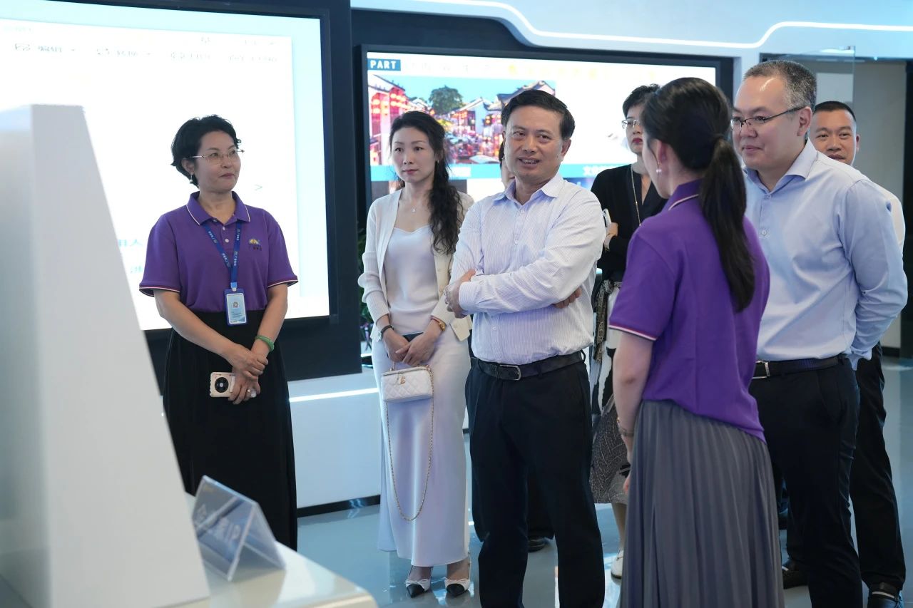 民盈集团、天安数码城向导一行莅临js555888金沙老品牌集团旅行交流