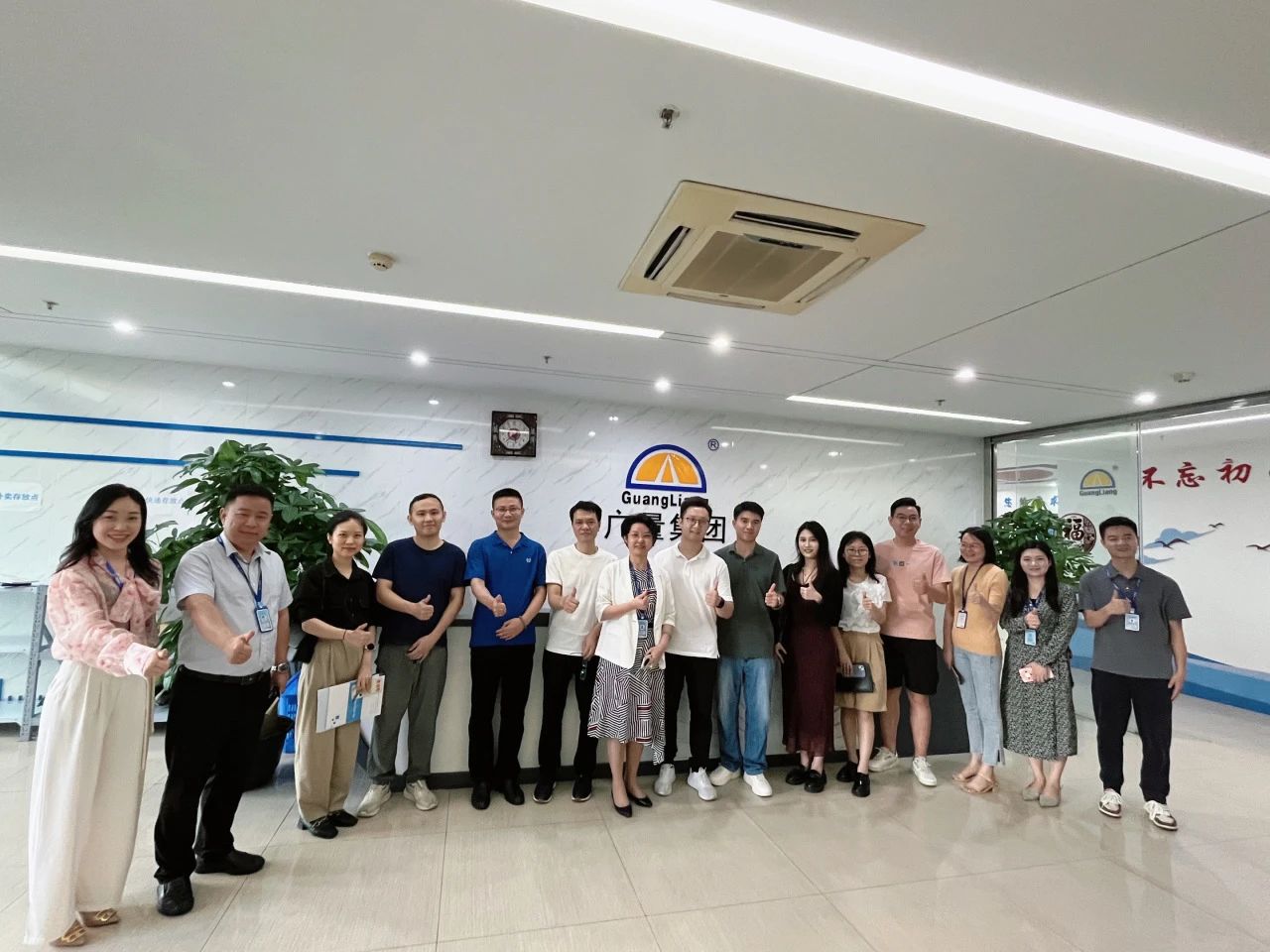 东莞南城都会更新中心携企业考察团莅临js555888金沙老品牌集团旅行交流