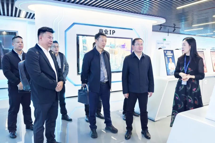 铜仁市大数据局党组书记、局长雷宏一行莅临js555888金沙老品牌集团旅行交流